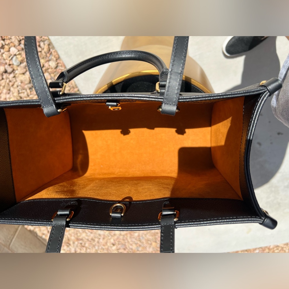Louis Vuitton On The Go MM Black Monogram Tote - Picture 9 of 16